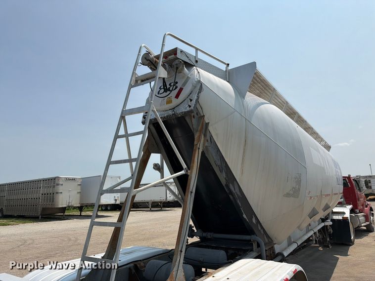 image for item FK3293 1985 Fruehauf pneumatic dry bulk trailer