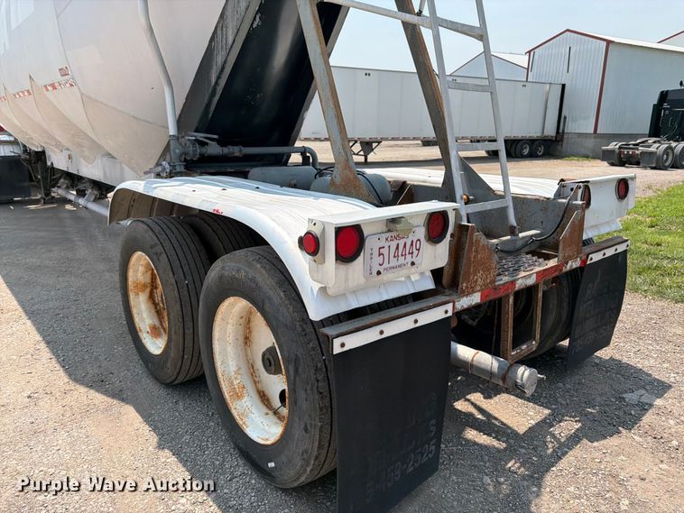 image for item FK3293 1985 Fruehauf pneumatic dry bulk trailer