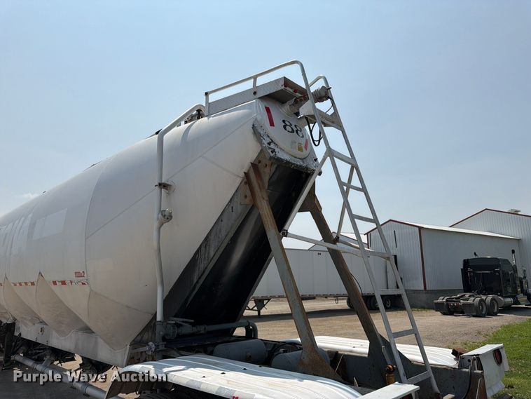 image for item FK3293 1985 Fruehauf pneumatic dry bulk trailer