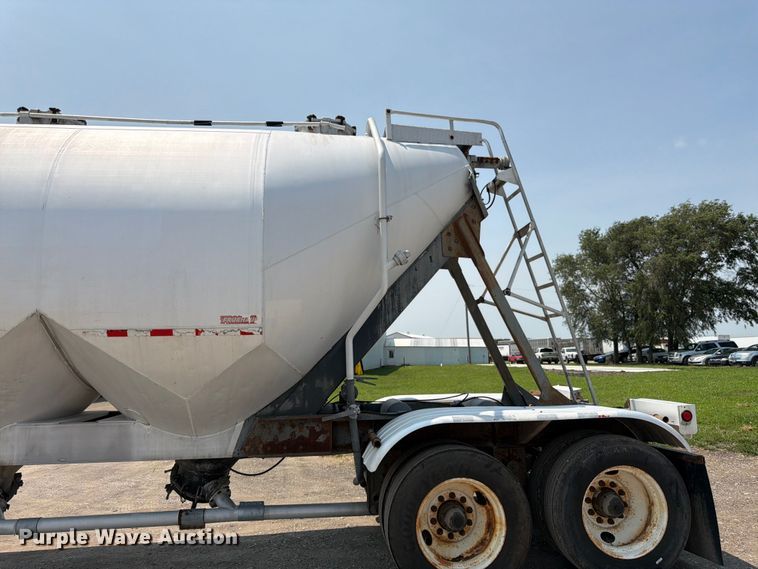 image for item FK3293 1985 Fruehauf pneumatic dry bulk trailer