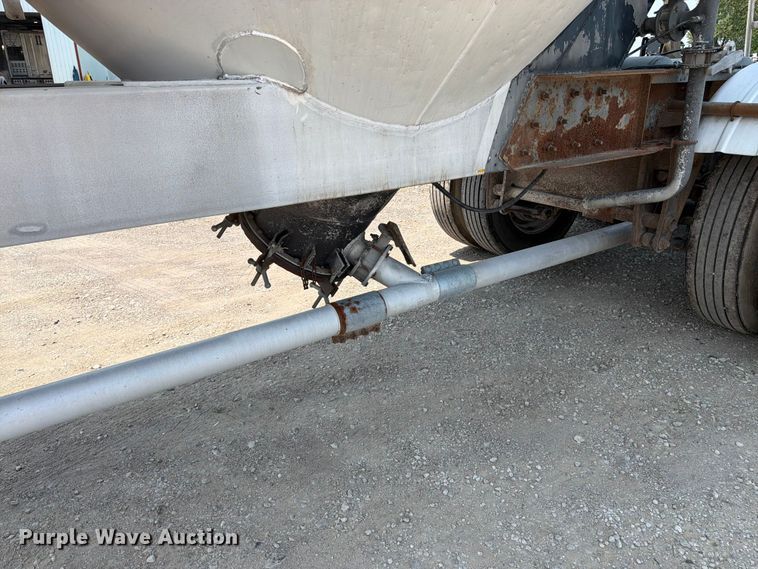 image for item FK3293 1985 Fruehauf pneumatic dry bulk trailer