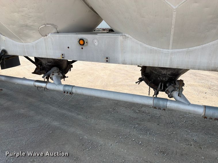 image for item FK3293 1985 Fruehauf pneumatic dry bulk trailer