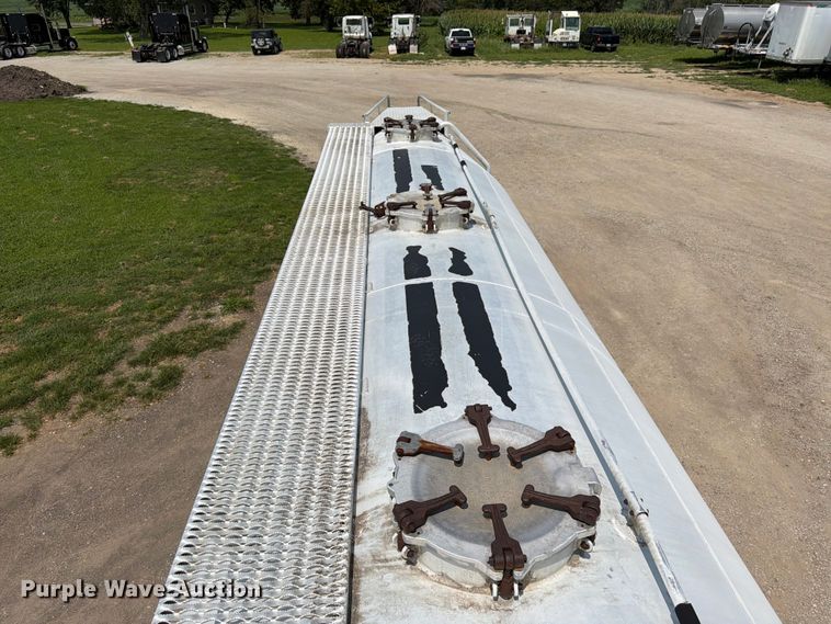 image for item FK3293 1985 Fruehauf pneumatic dry bulk trailer