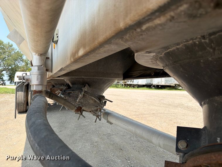 image for item FK3293 1985 Fruehauf pneumatic dry bulk trailer