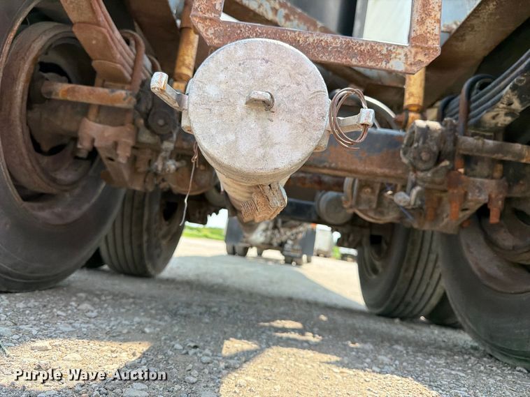 image for item FK3293 1985 Fruehauf pneumatic dry bulk trailer