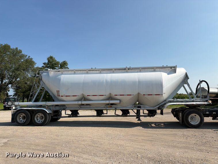 image for item FK3294 1985 Fruehauf pneumatic dry bulk trailer