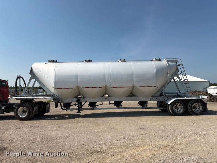 image for item FK3294 1985 Fruehauf pneumatic dry bulk trailer