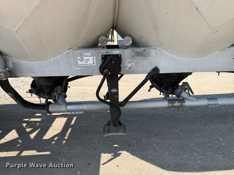 image for item FK3294 1985 Fruehauf pneumatic dry bulk trailer