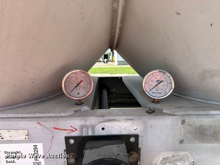 image for item FK3294 1985 Fruehauf pneumatic dry bulk trailer