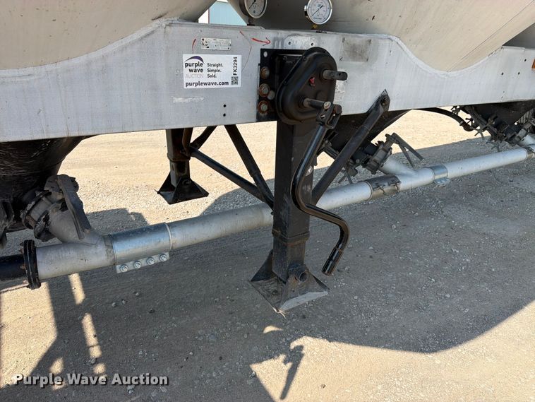 image for item FK3294 1985 Fruehauf pneumatic dry bulk trailer