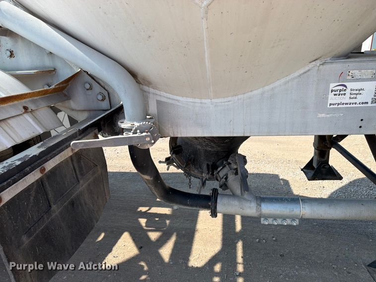 image for item FK3294 1985 Fruehauf pneumatic dry bulk trailer
