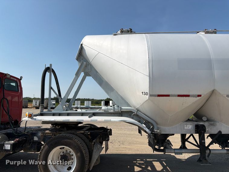 image for item FK3294 1985 Fruehauf pneumatic dry bulk trailer