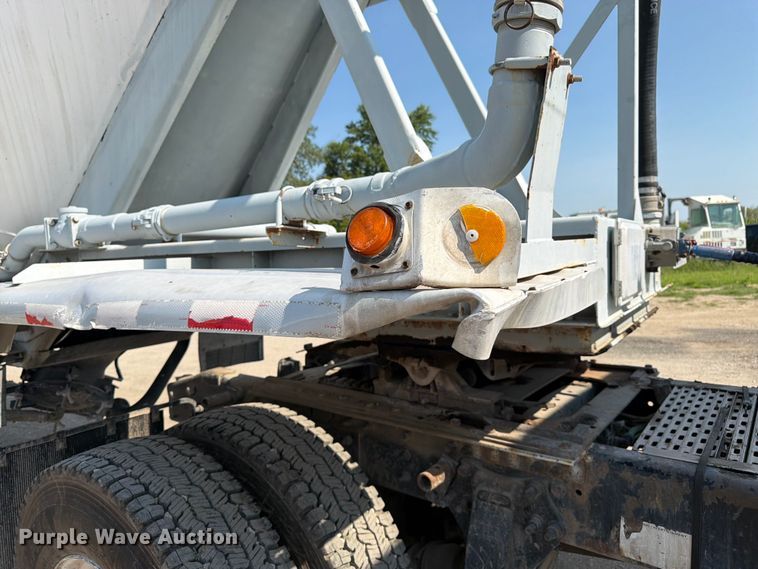 image for item FK3294 1985 Fruehauf pneumatic dry bulk trailer