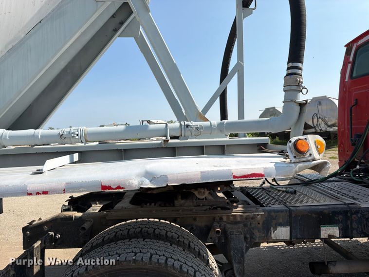 image for item FK3294 1985 Fruehauf pneumatic dry bulk trailer