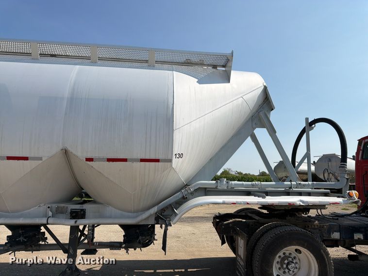 image for item FK3294 1985 Fruehauf pneumatic dry bulk trailer