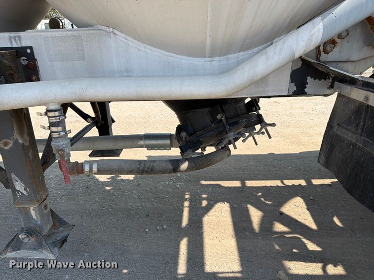 image for item FK3294 1985 Fruehauf pneumatic dry bulk trailer