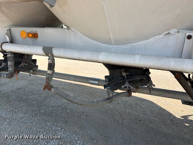 image for item FK3294 1985 Fruehauf pneumatic dry bulk trailer
