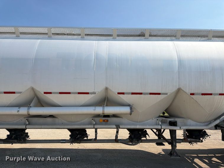 image for item FK3294 1985 Fruehauf pneumatic dry bulk trailer