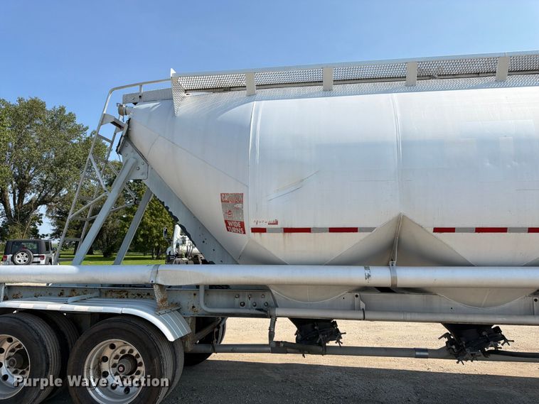 image for item FK3294 1985 Fruehauf pneumatic dry bulk trailer