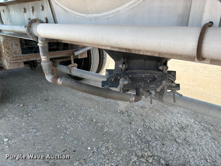 image for item FK3294 1985 Fruehauf pneumatic dry bulk trailer