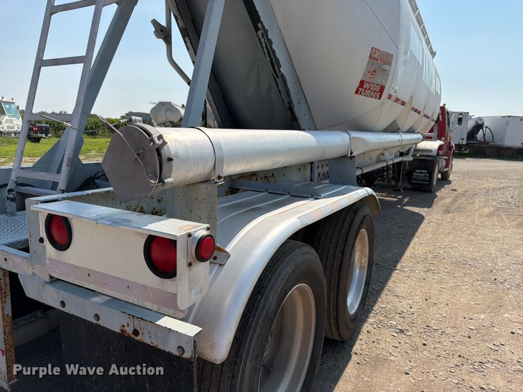 image for item FK3294 1985 Fruehauf pneumatic dry bulk trailer