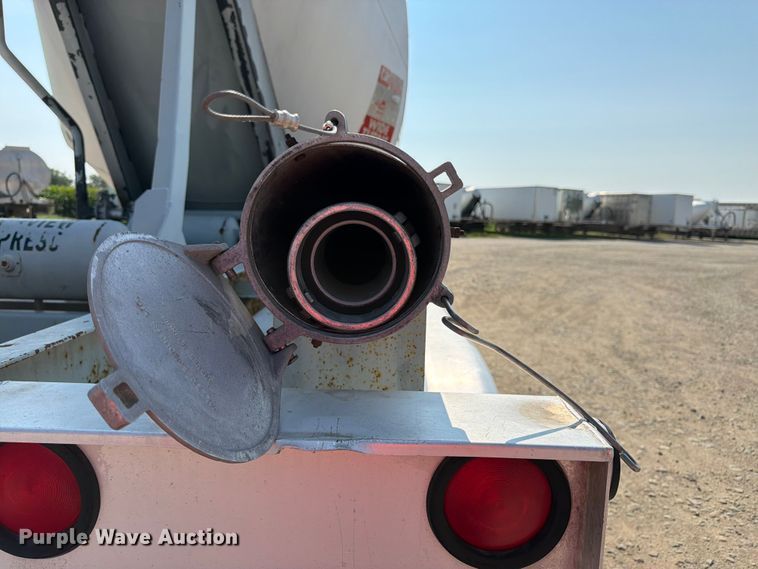 image for item FK3294 1985 Fruehauf pneumatic dry bulk trailer
