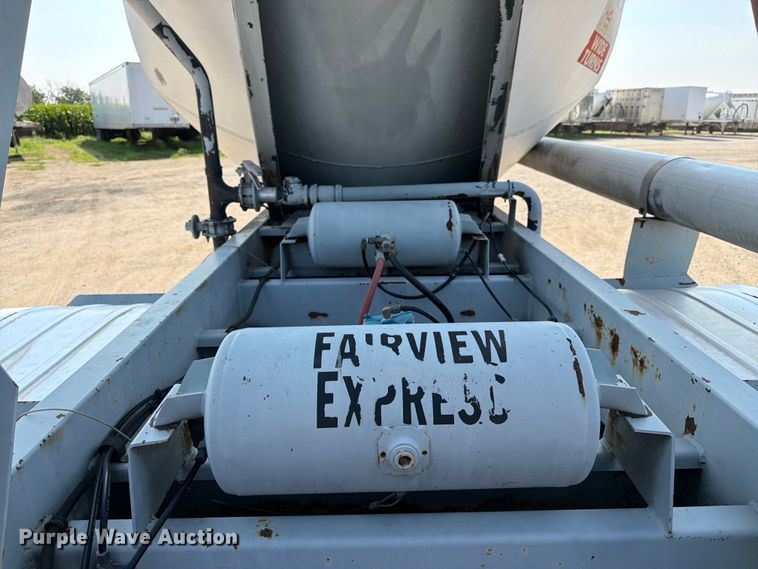 image for item FK3294 1985 Fruehauf pneumatic dry bulk trailer