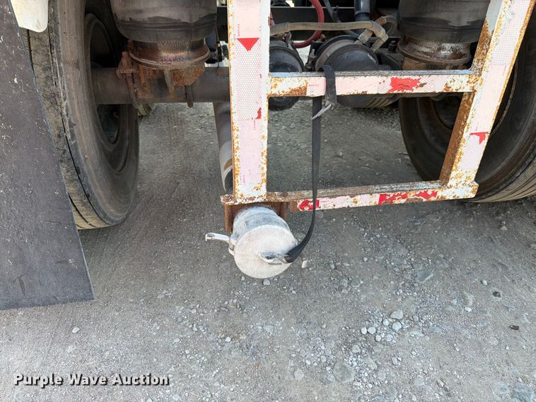 image for item FK3294 1985 Fruehauf pneumatic dry bulk trailer