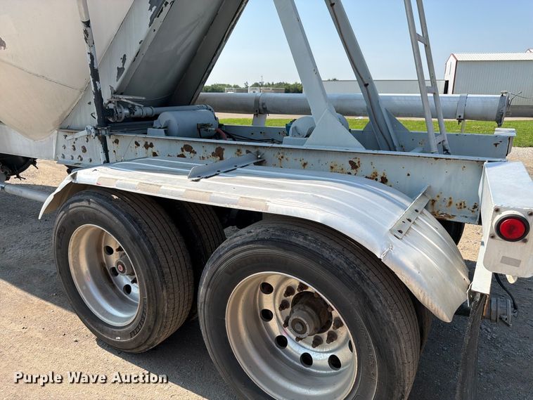 image for item FK3294 1985 Fruehauf pneumatic dry bulk trailer