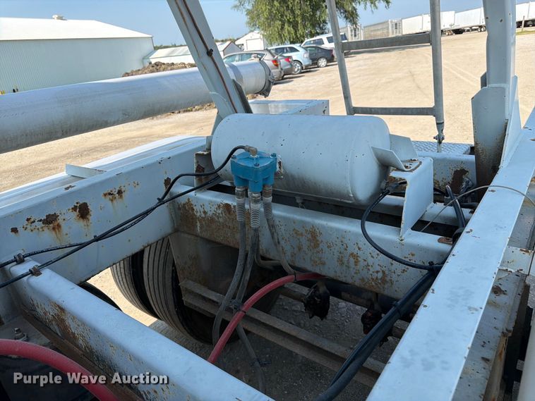 image for item FK3294 1985 Fruehauf pneumatic dry bulk trailer