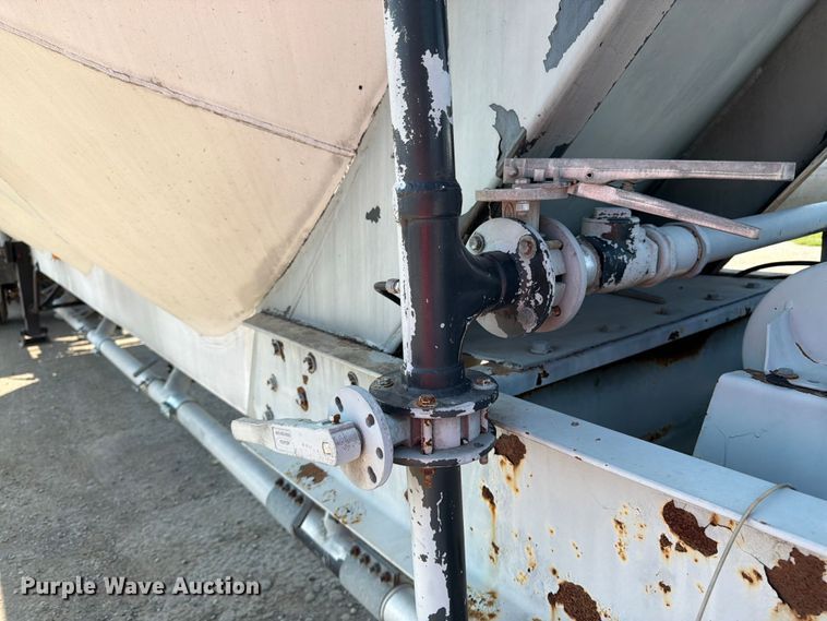 image for item FK3294 1985 Fruehauf pneumatic dry bulk trailer