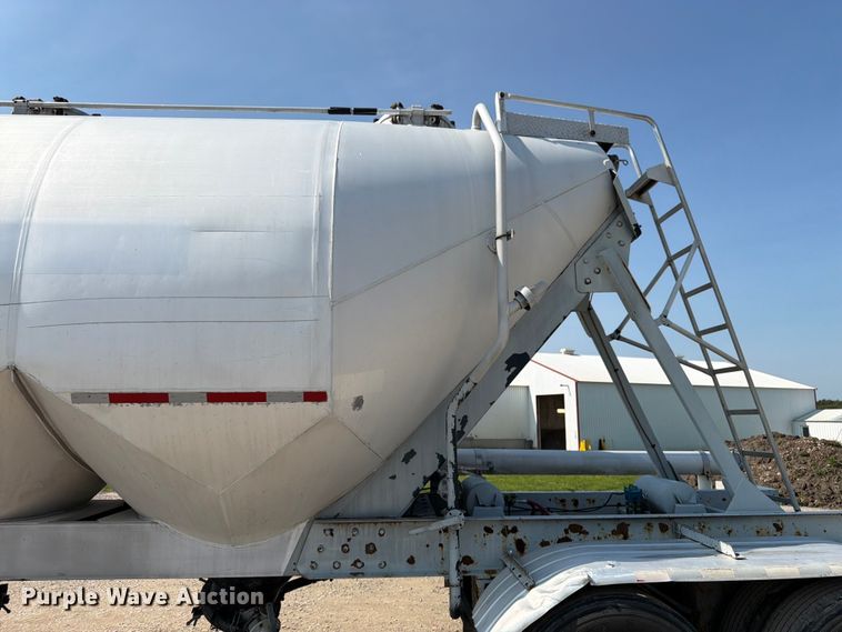 image for item FK3294 1985 Fruehauf pneumatic dry bulk trailer