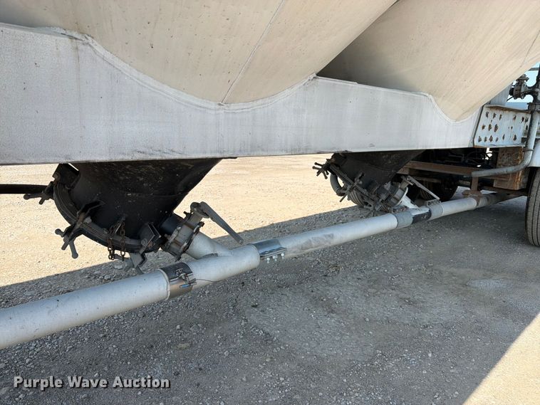 image for item FK3294 1985 Fruehauf pneumatic dry bulk trailer