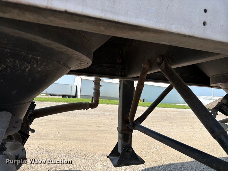 image for item FK3294 1985 Fruehauf pneumatic dry bulk trailer