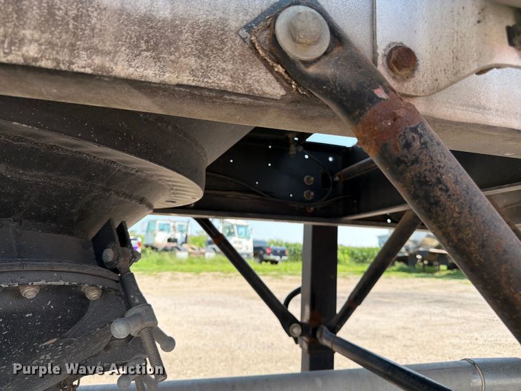 image for item FK3294 1985 Fruehauf pneumatic dry bulk trailer