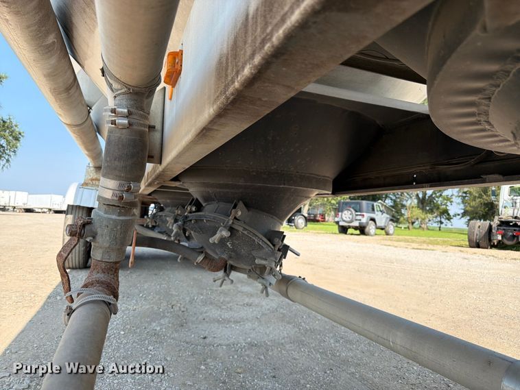 image for item FK3294 1985 Fruehauf pneumatic dry bulk trailer