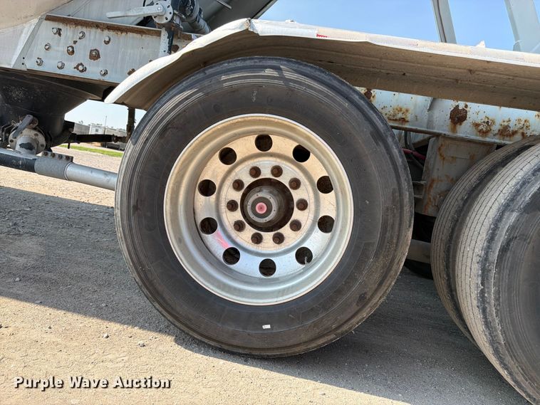 image for item FK3294 1985 Fruehauf pneumatic dry bulk trailer