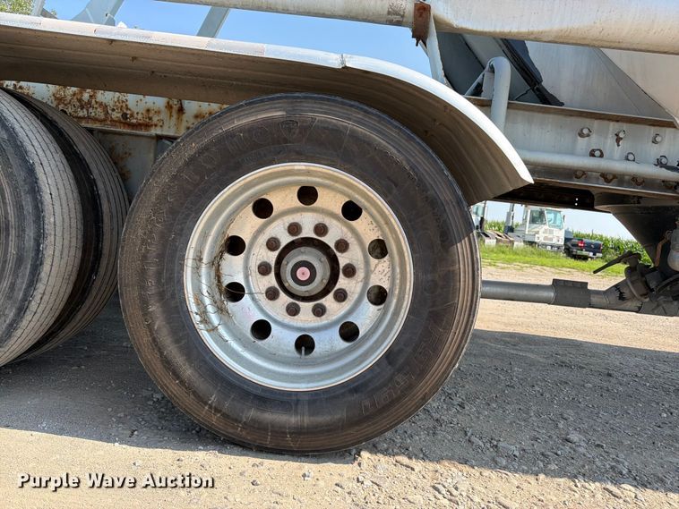 image for item FK3294 1985 Fruehauf pneumatic dry bulk trailer
