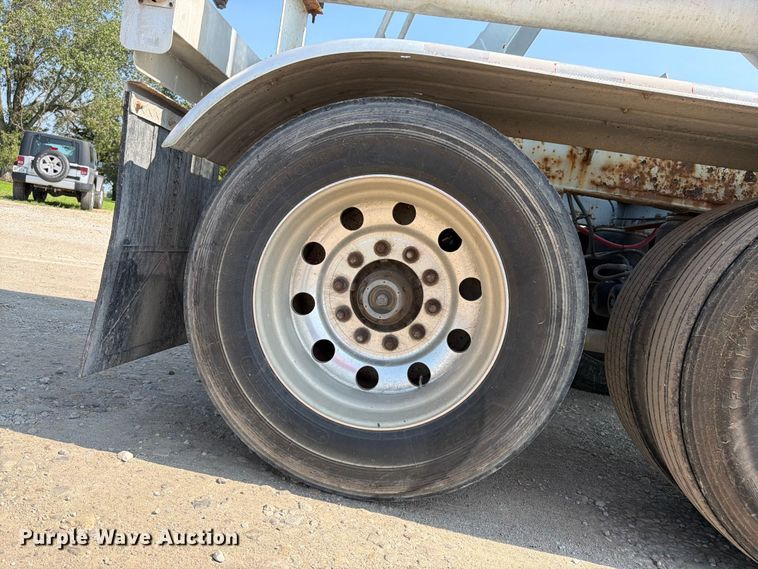 image for item FK3294 1985 Fruehauf pneumatic dry bulk trailer