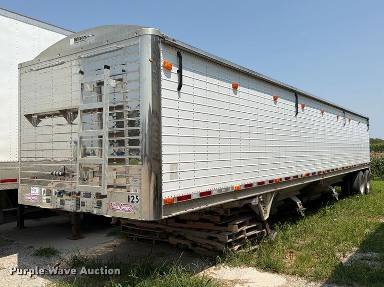 2013 Wilson Trailer Co. DWH-550 grain trailer