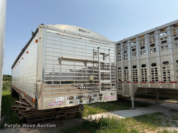 image for item FK3295 2013 Wilson Trailer Co. DWH-550 grain trailer