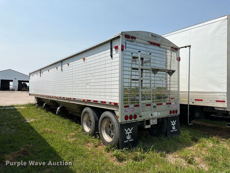 image for item FK3295 2013 Wilson Trailer Co. DWH-550 grain trailer