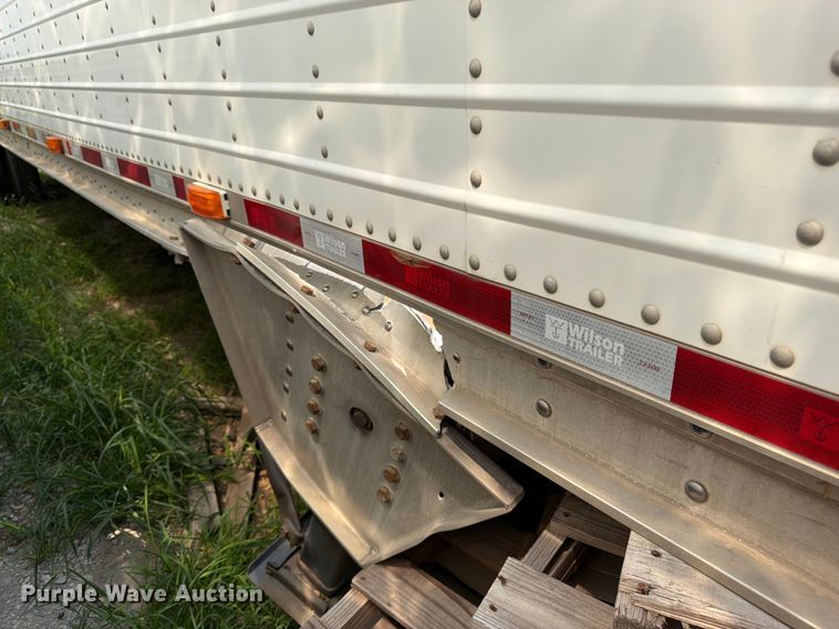 image for item FK3295 2013 Wilson Trailer Co. DWH-550 grain trailer