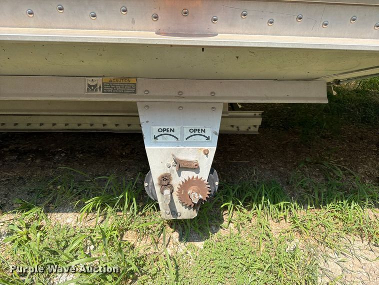 image for item FK3295 2013 Wilson Trailer Co. DWH-550 grain trailer