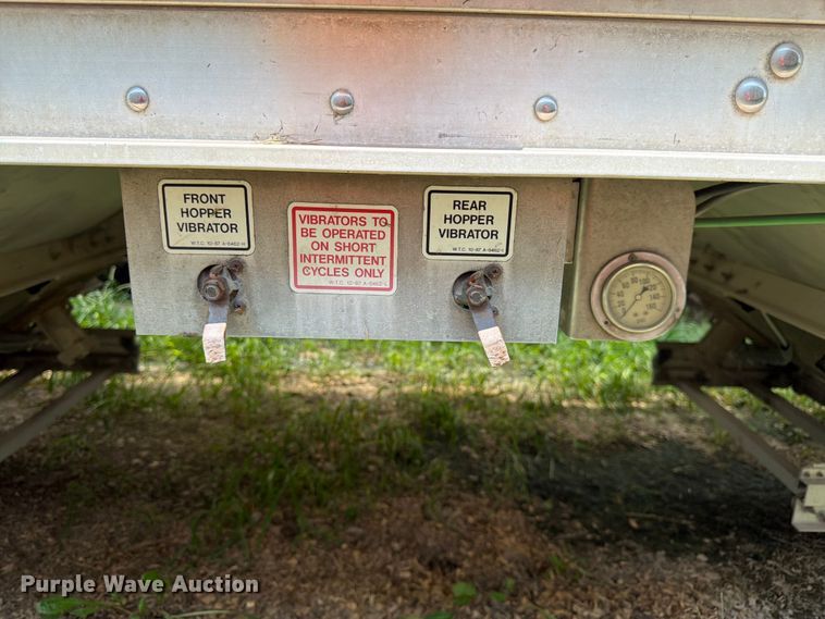 image for item FK3295 2013 Wilson Trailer Co. DWH-550 grain trailer
