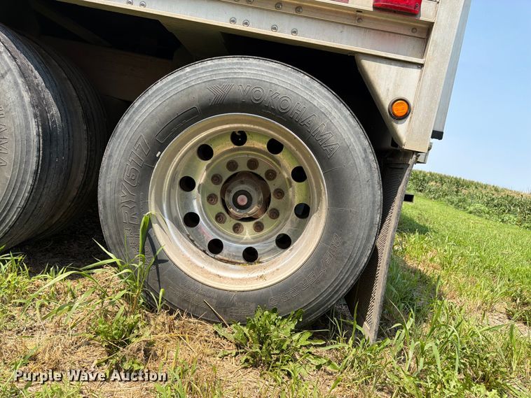 image for item FK3295 2013 Wilson Trailer Co. DWH-550 grain trailer