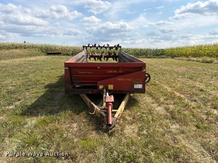 image for item FK3389 New Holland 790 manure spreader