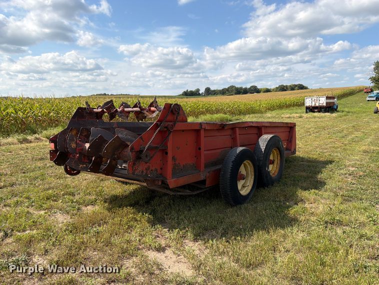 image for item FK3389 New Holland 790 manure spreader