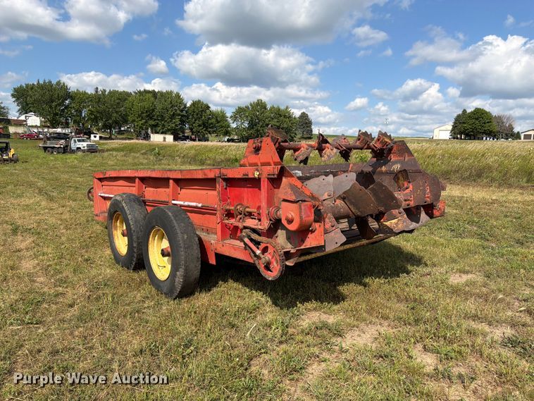 image for item FK3389 New Holland 790 manure spreader