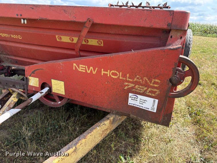 image for item FK3389 New Holland 790 manure spreader